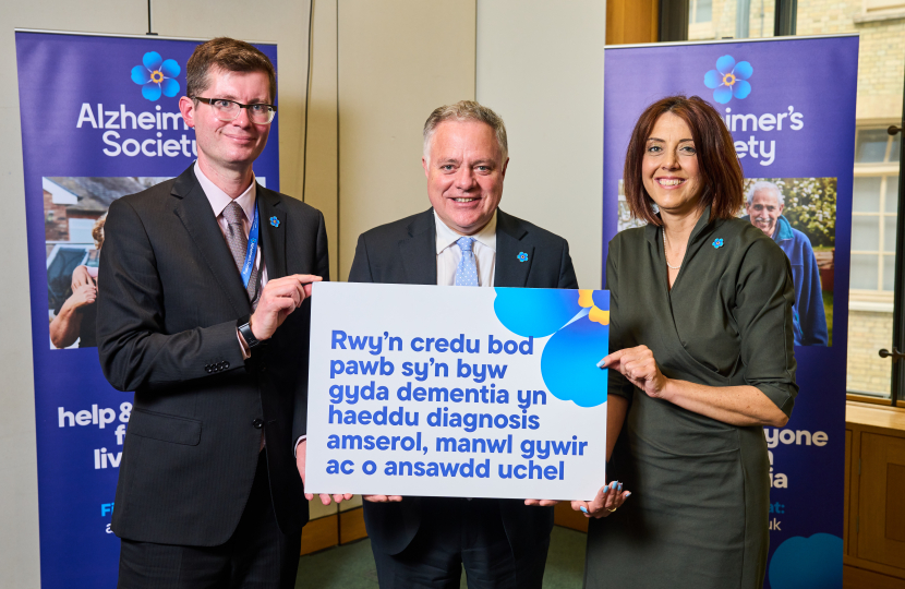 Simon Baynes MP at the Alzheimer’s Society Parliamentary drop-in (Welsh)