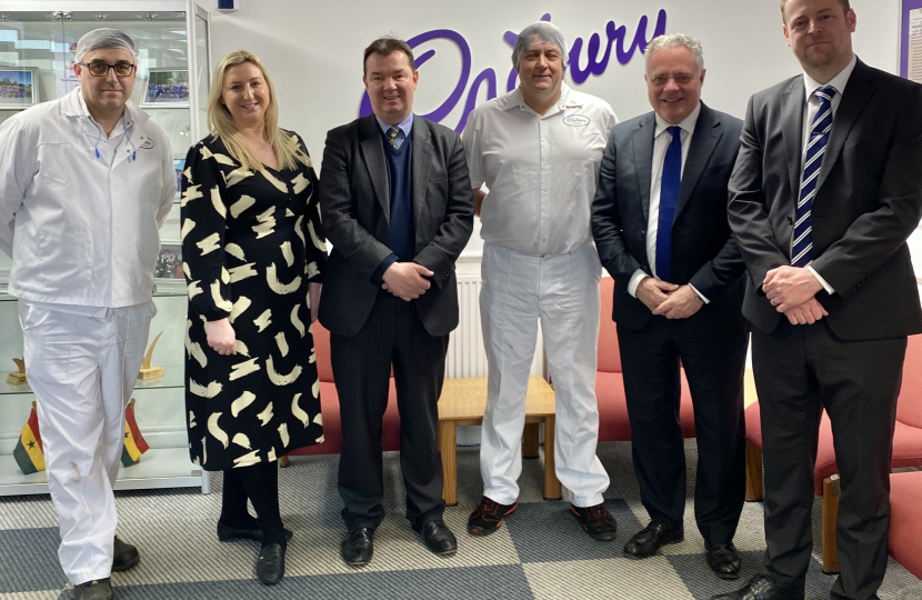 Leighton Prince (Site Engineer), Amy Berry (Feedstocks Quality Manager), Minister for Employment, Phil Davies (Site Operations Lead), Simon Baynes MP and Andrew Roache (UK&I External Affairs Lead)