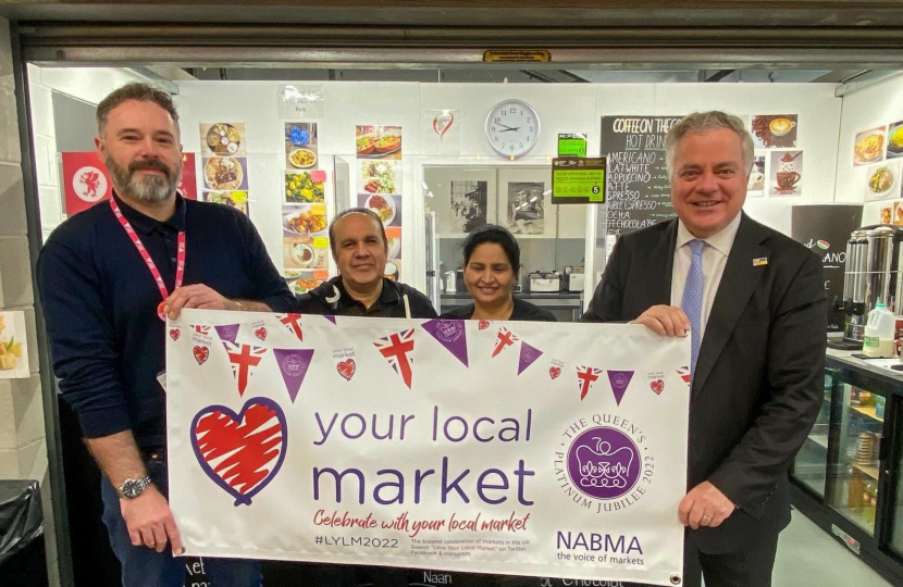 Simon Baynes MP and Dave Cupit, Amjid and Robina Hussain at ‘Curry on the Go’ in Tŷ Pawb Market, Wrexham on Friday 20th May 2022