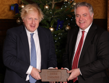 Simon Baynes MP with the Prime Minister Boris Johnson - Stiwt Counterweight
