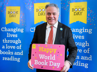 Simon Baynes MP celebrates World Book Day 2023