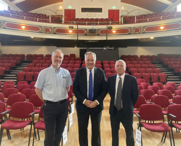 Simon Baynes MP with (right) Chair of the Stiwt, Brian Jones, and (left) General Manager, Rhys Davies. 